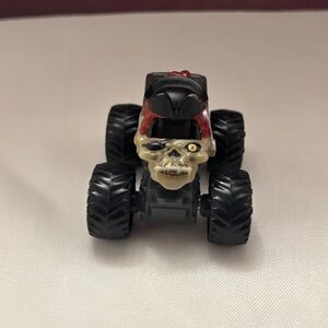 SOLDHot Wheels Monster Jam Pirate's Curse 1:87 Die-Cast Truck